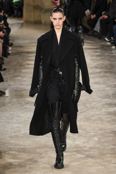 Look 17
